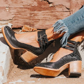 FREEBIRD | WOMEN'S RANDI-BLACK SNAKE | STYLISH OUTLET