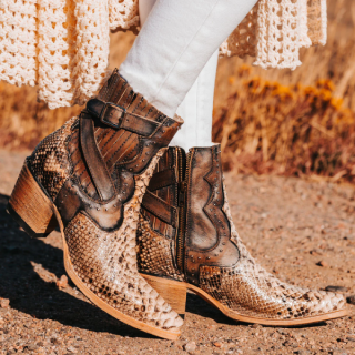 FREEBIRD | WOMEN'S MORGAN-BLACK/WHITE PYTHON | STYLISH OUTLET