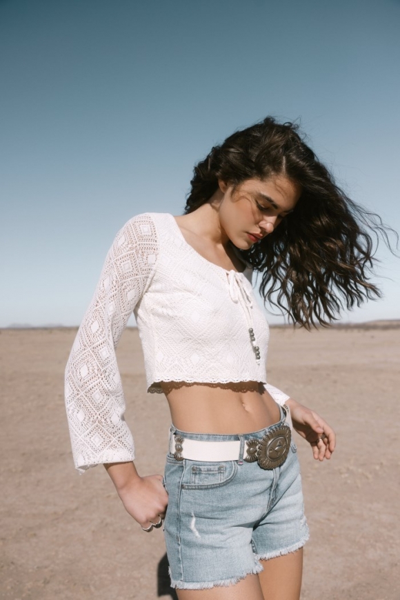 Promotion Idyllwind Women's Lacey Scoop Neck Bell Sleeve Crochet Top | Ivory Promotion Idyllwind Women's Lacey Scoop Neck Bell Sleeve Crochet Top | Ivory