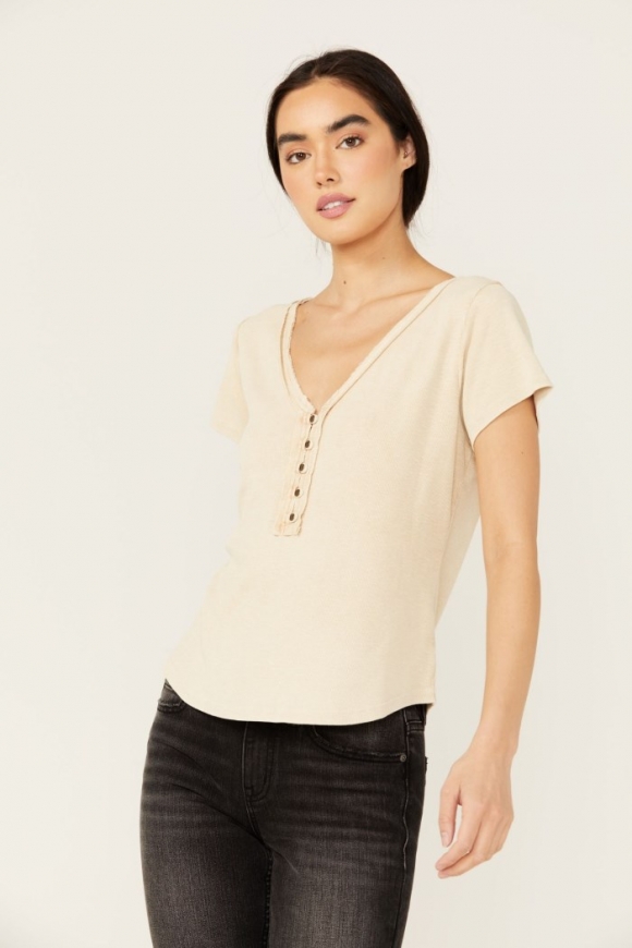 Promotion Idyllwind Women's Vaughn Henley Short Sleeve Shirt | Off White Promotion Idyllwind Women's Vaughn Henley Short Sleeve Shirt | Off White