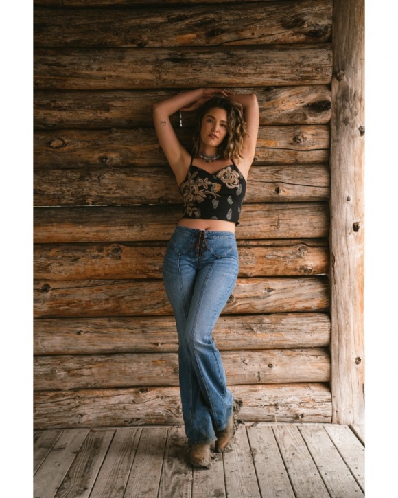 Promotion Idyllwind Women's Jessamine Embroidered Smocked Back Crop Top | Black