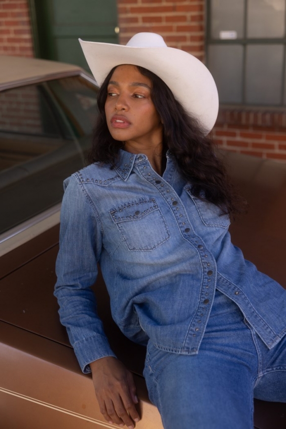 Promotion Idyllwind Women's Rigid Wayside Studded Chambray Long Sleeve Snap Western Shirt | Medium Wash