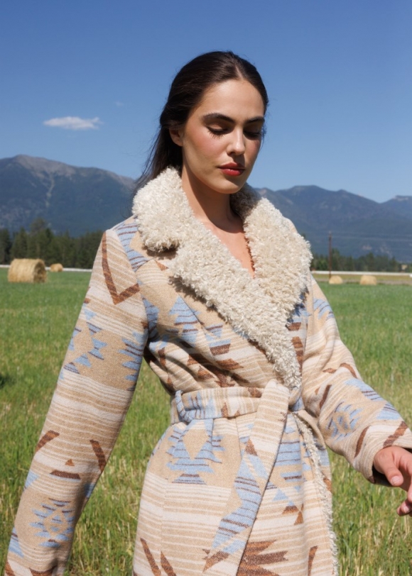 Promotion Idyllwind Women's Lynn Southwestern Print Faux Fur Collar Shacket | Sand Promotion Idyllwind Women's Lynn Southwestern Print Faux Fur Collar Shacket | Sand