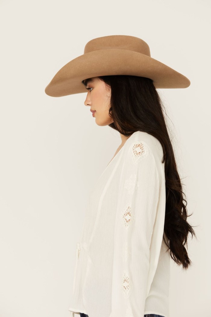 Promotion Idyllwind Women's Sharondale Button-Down Embroidered Bell Sleeve Top | Ivory