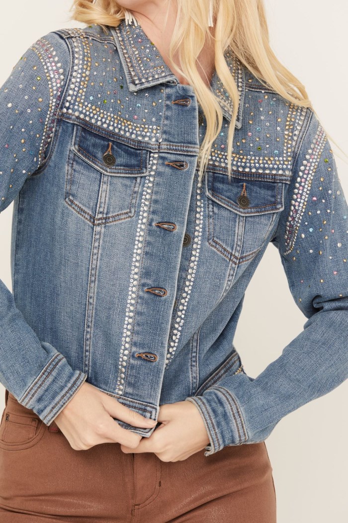 Promotion Idyllwind Women's Shiloh Drive Embellished Denim Trucker Jacket | Medium Wash