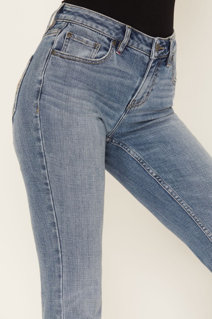 Promotion Idyllwind Women's Amalie Light Wash Rebel Mid Rise Bootcut Jeans | Light Wash