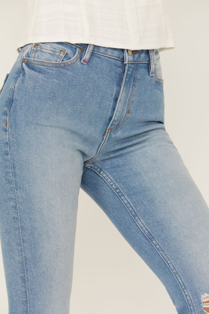 Promotion Idyllwind Women's High Risin' Roadtrip Wash Stretch Distressed Knee Flare Jeans | Medium Wash